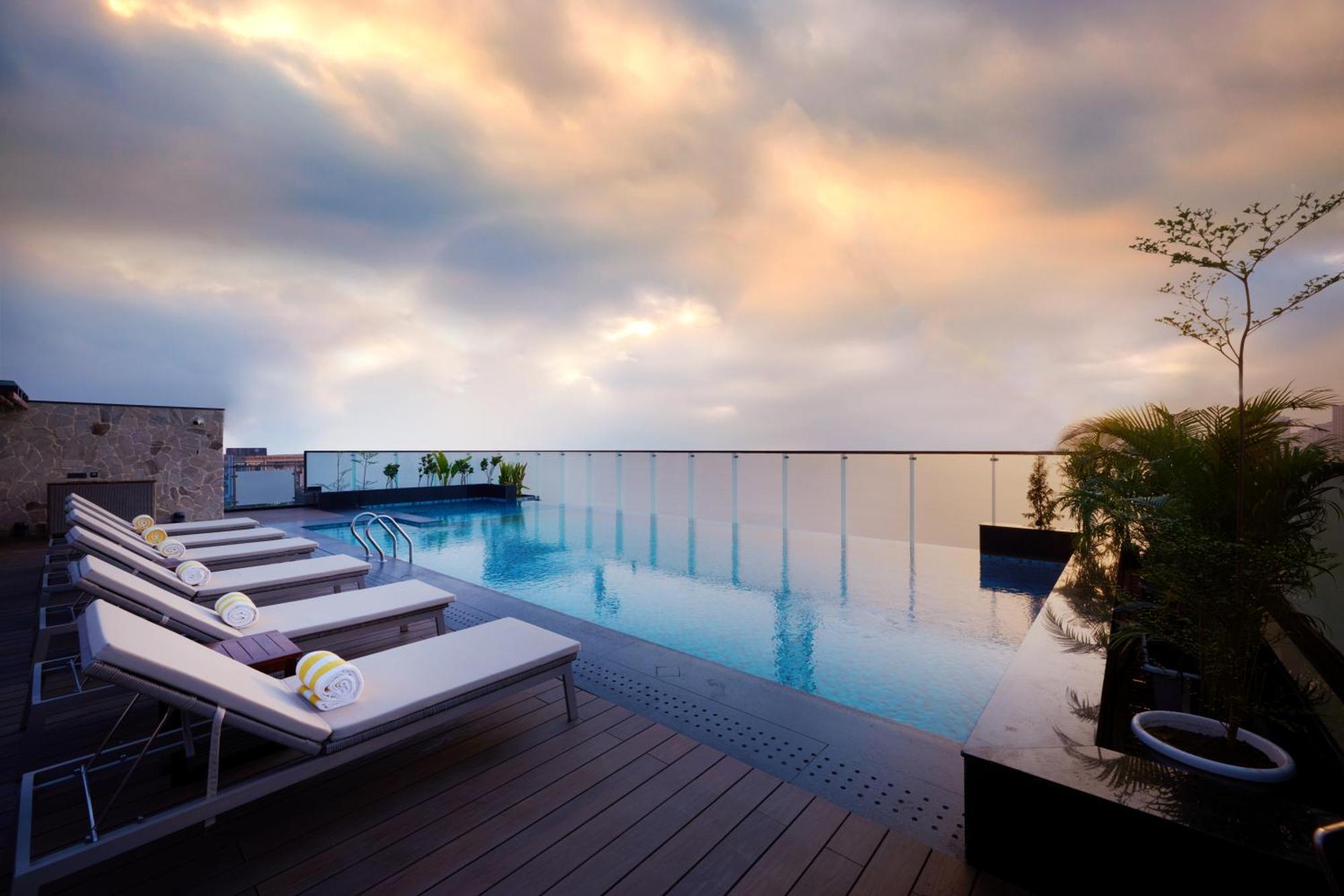 Iris Sarovar Portico Gurgaon Bagian luar foto