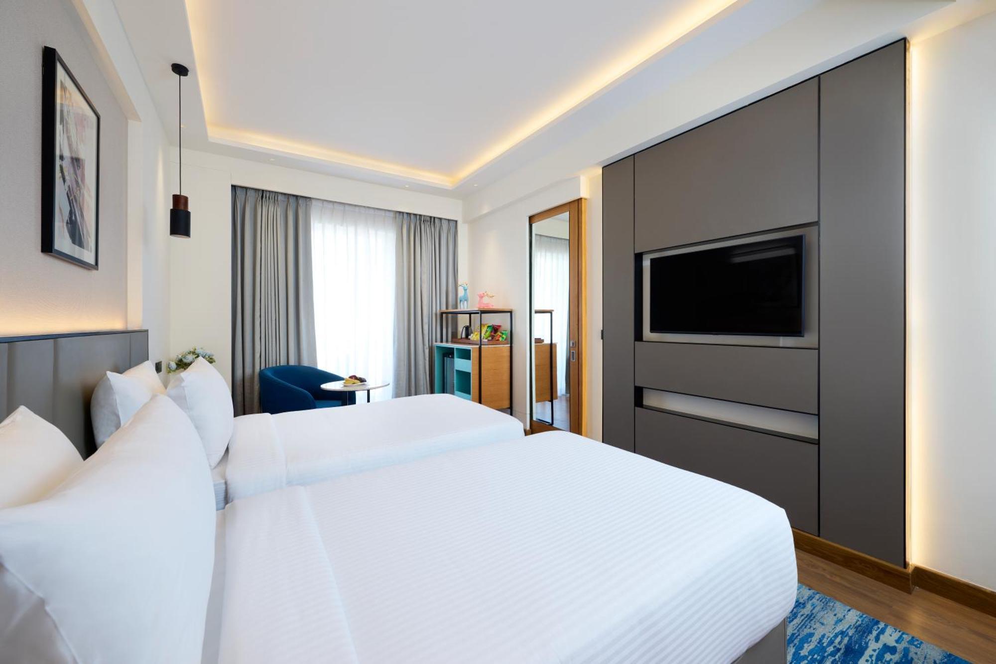Iris Sarovar Portico Gurgaon Bagian luar foto