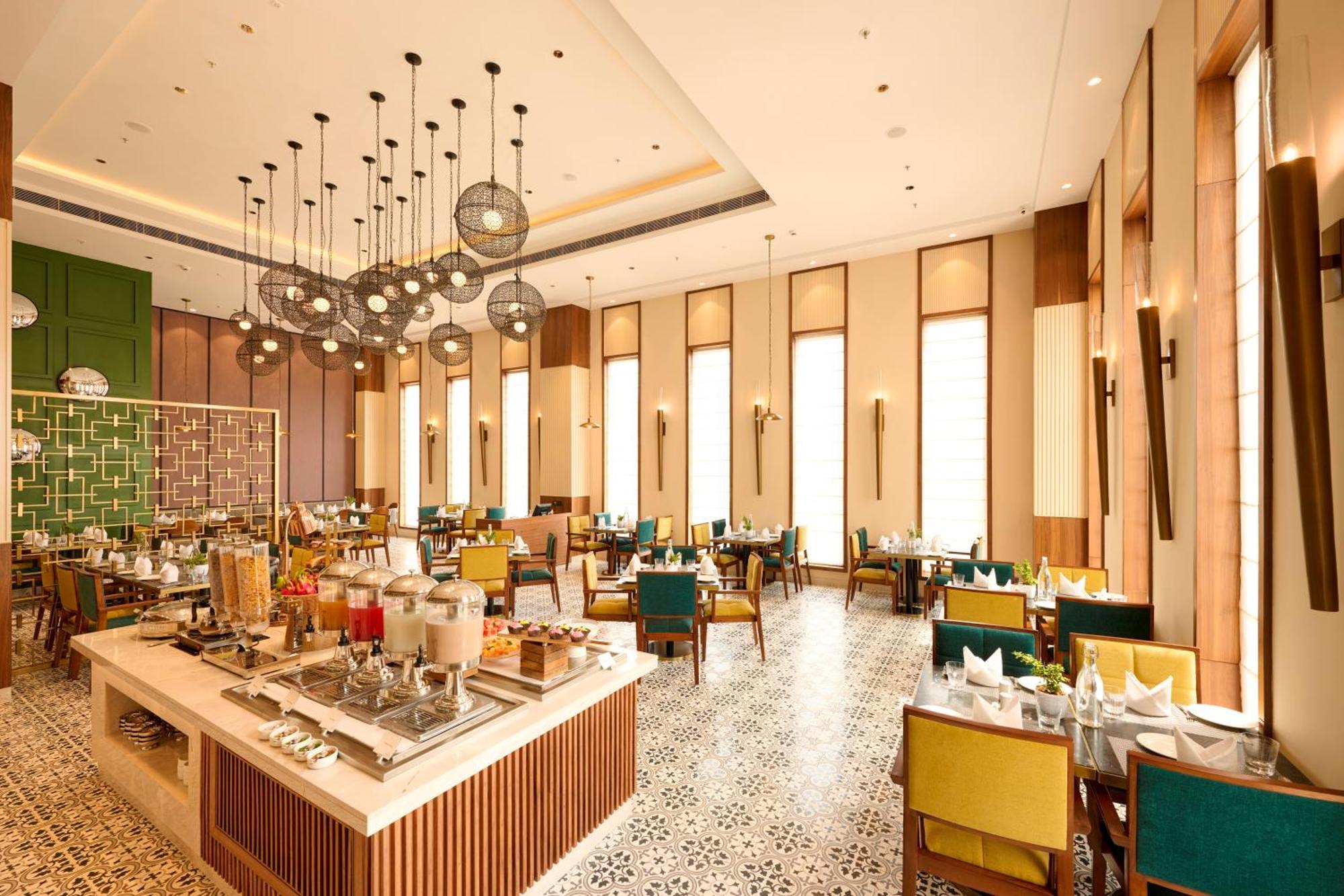 Iris Sarovar Portico Gurgaon Bagian luar foto