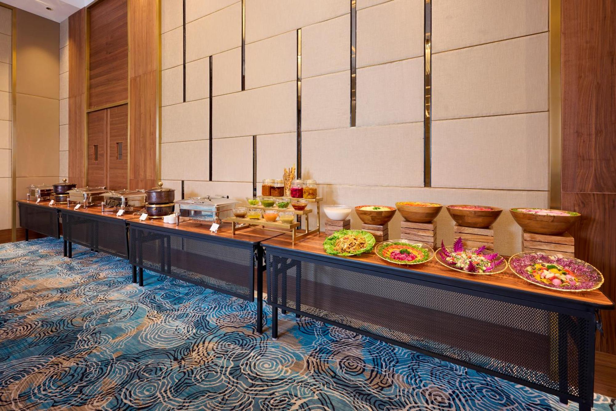 Iris Sarovar Portico Gurgaon Bagian luar foto