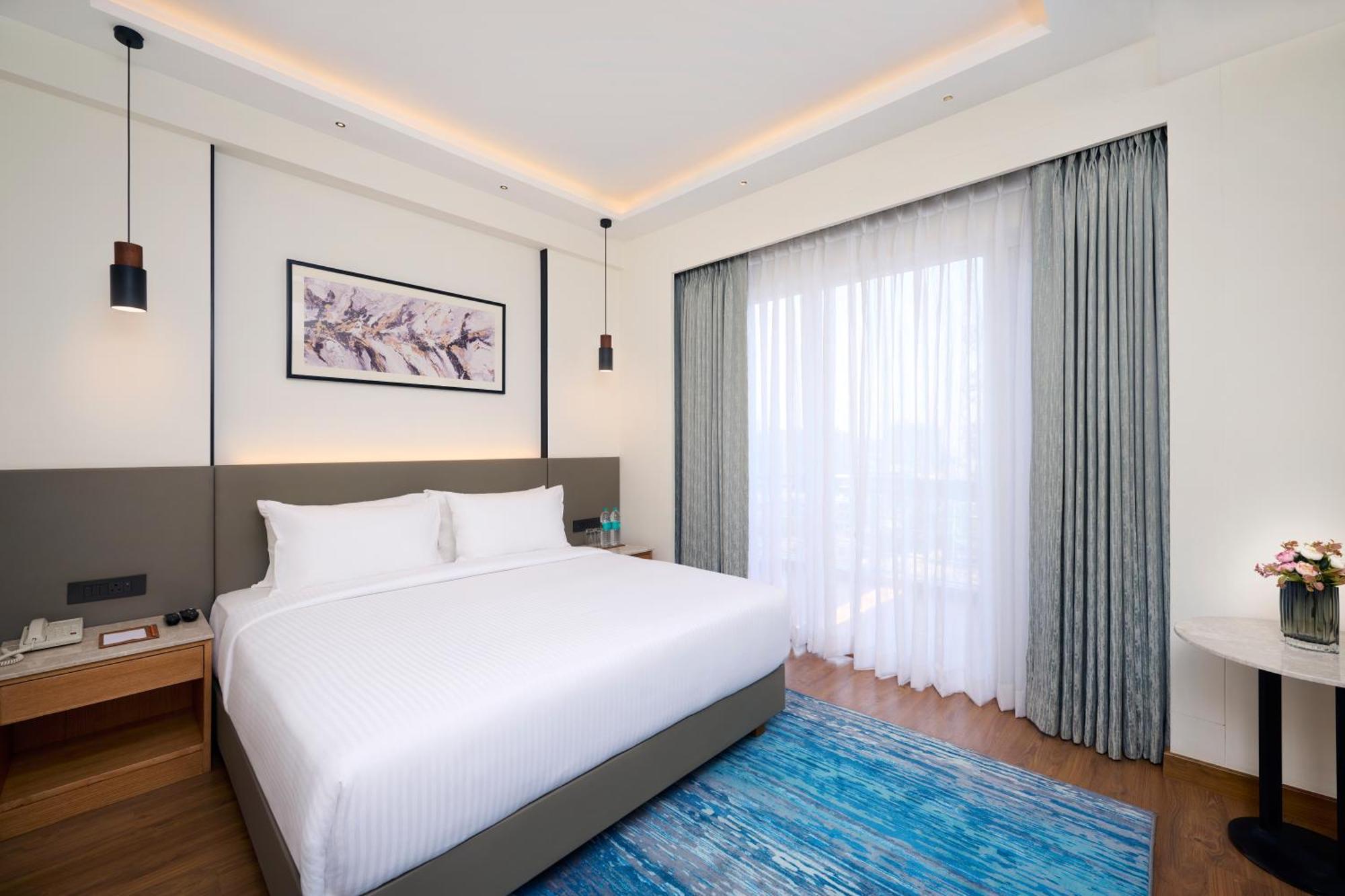 Iris Sarovar Portico Gurgaon Bagian luar foto