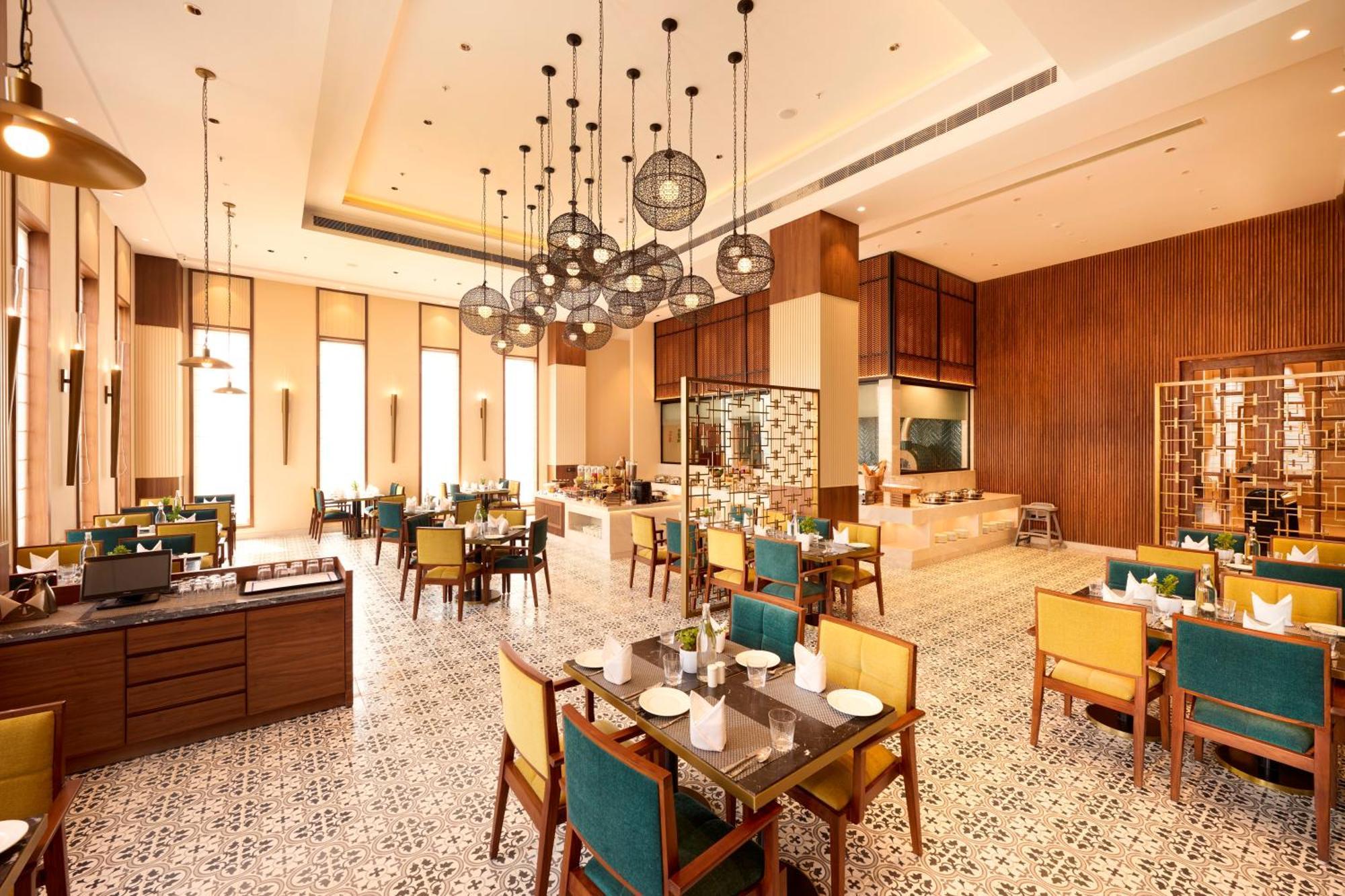 Iris Sarovar Portico Gurgaon Bagian luar foto