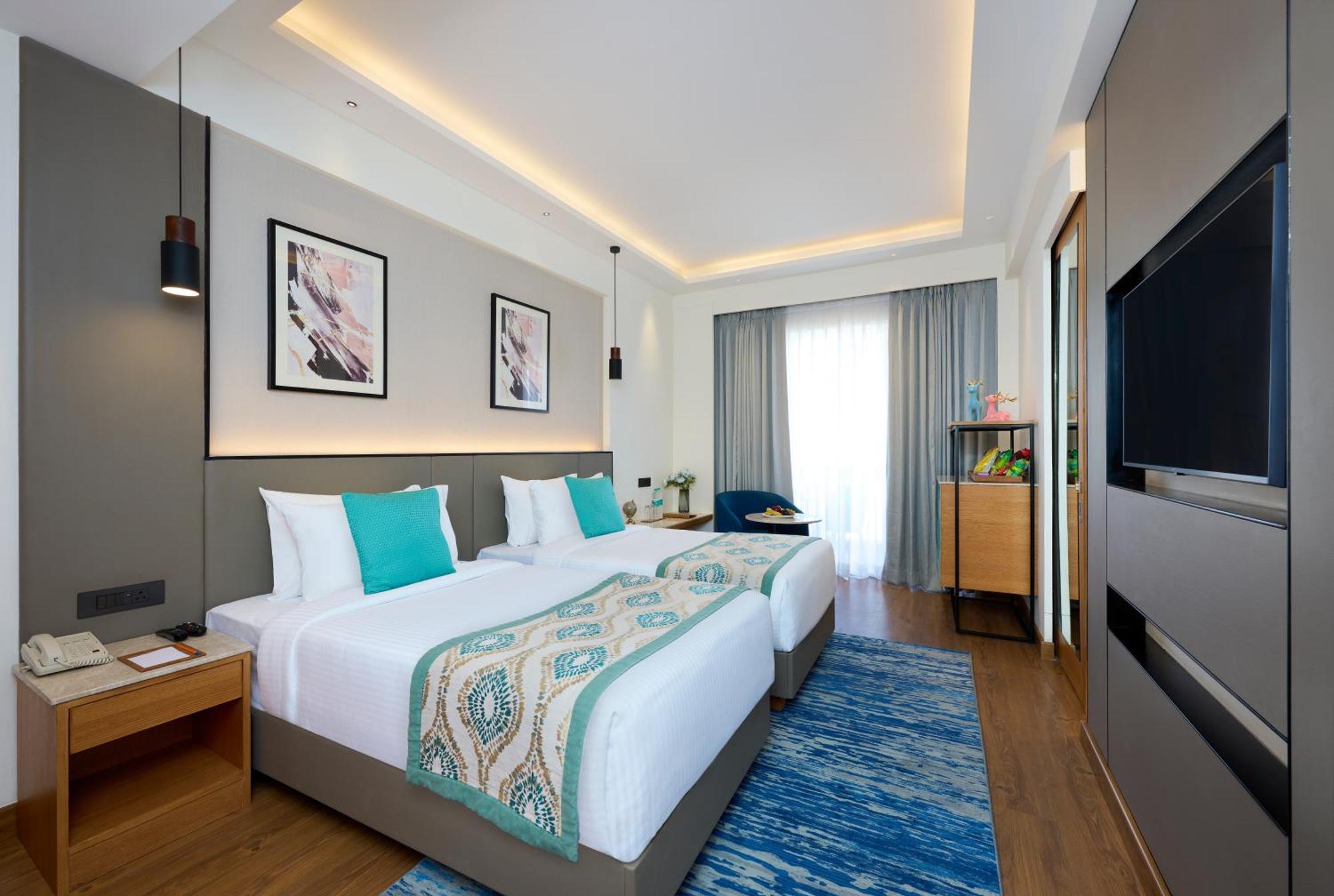 Iris Sarovar Portico Gurgaon Bagian luar foto