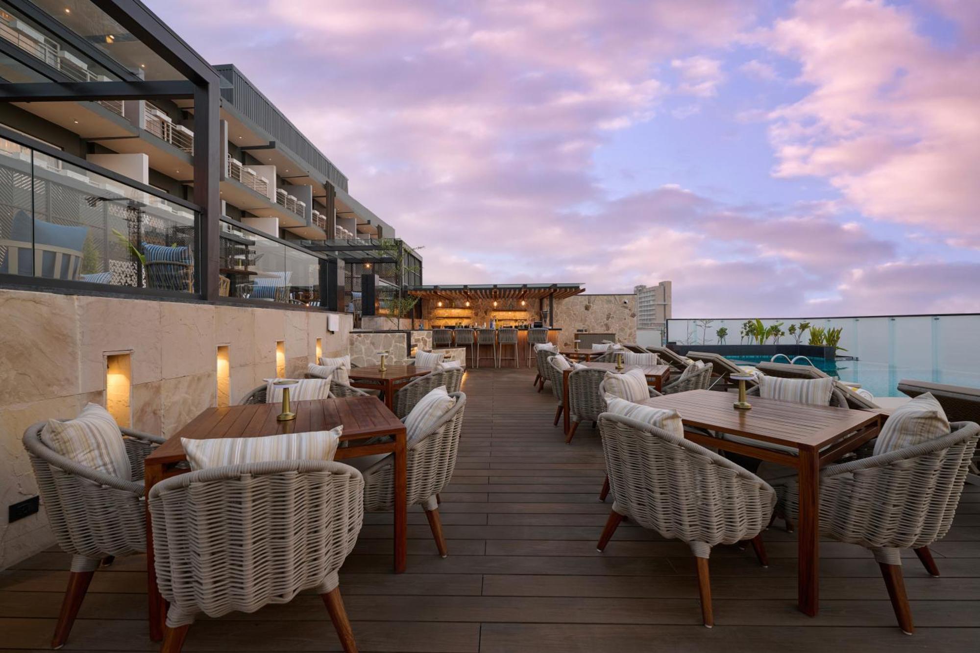 Iris Sarovar Portico Gurgaon Bagian luar foto