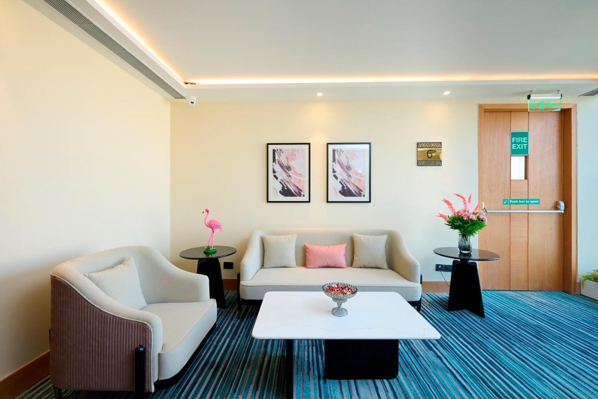 Iris Sarovar Portico Gurgaon Bagian luar foto