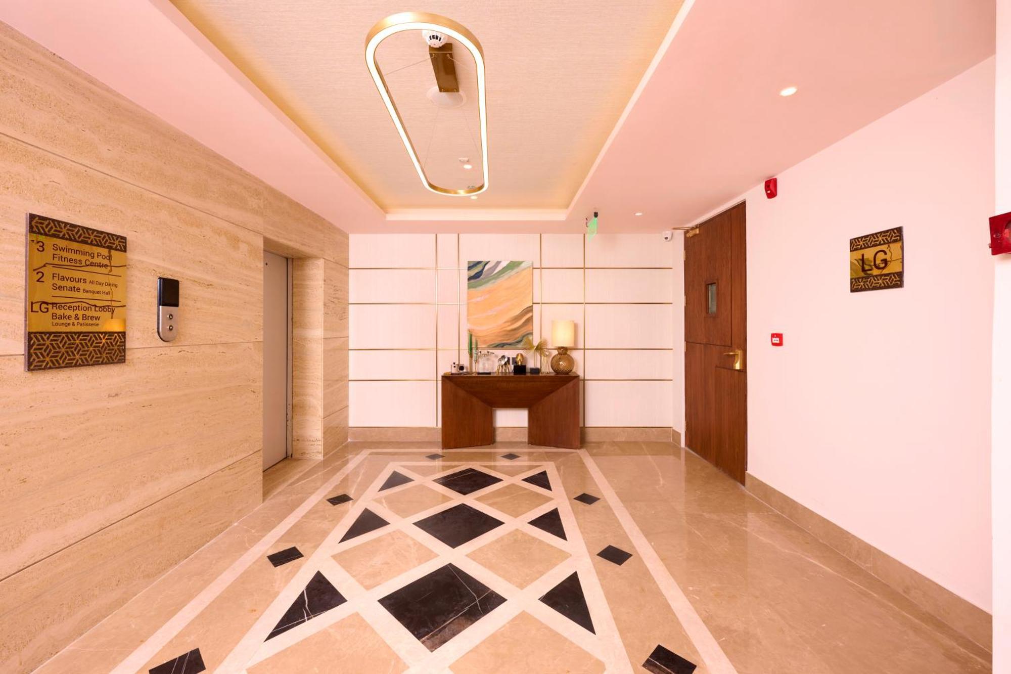 Iris Sarovar Portico Gurgaon Bagian luar foto