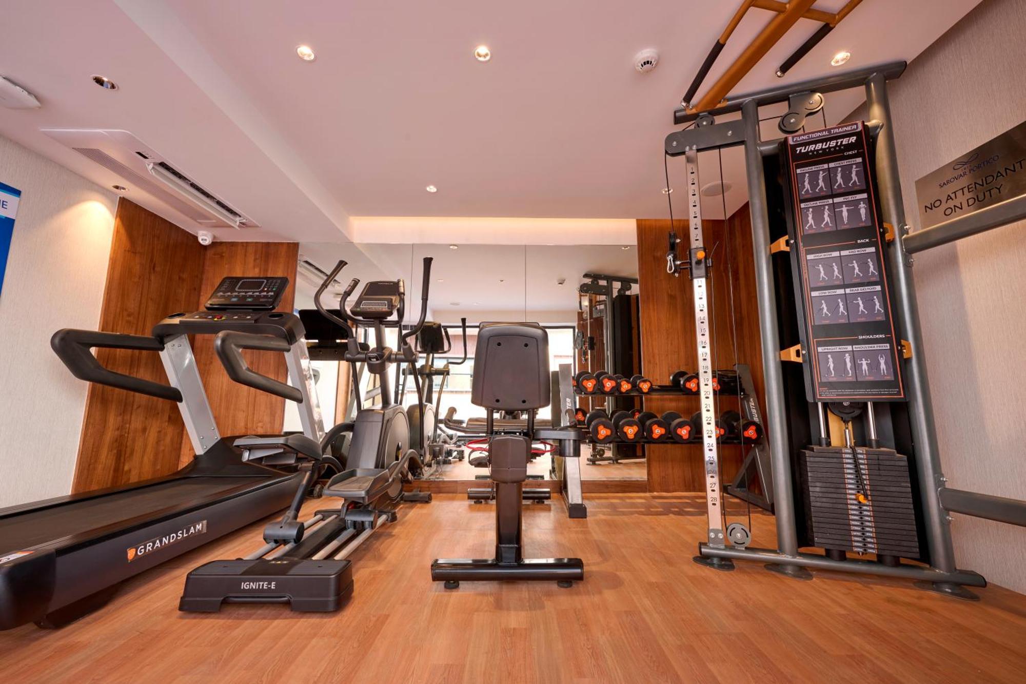 Iris Sarovar Portico Gurgaon Bagian luar foto