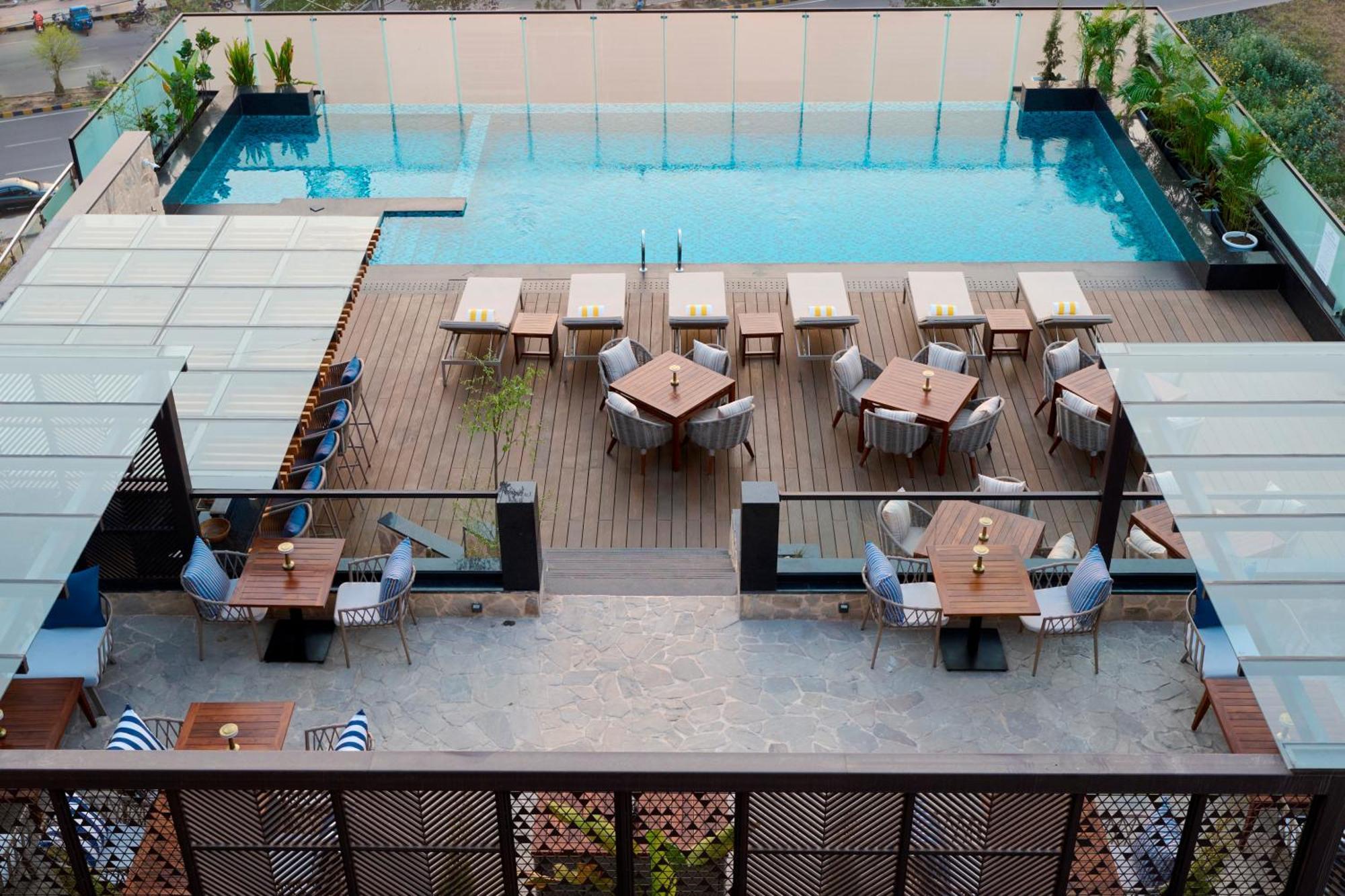 Iris Sarovar Portico Gurgaon Bagian luar foto
