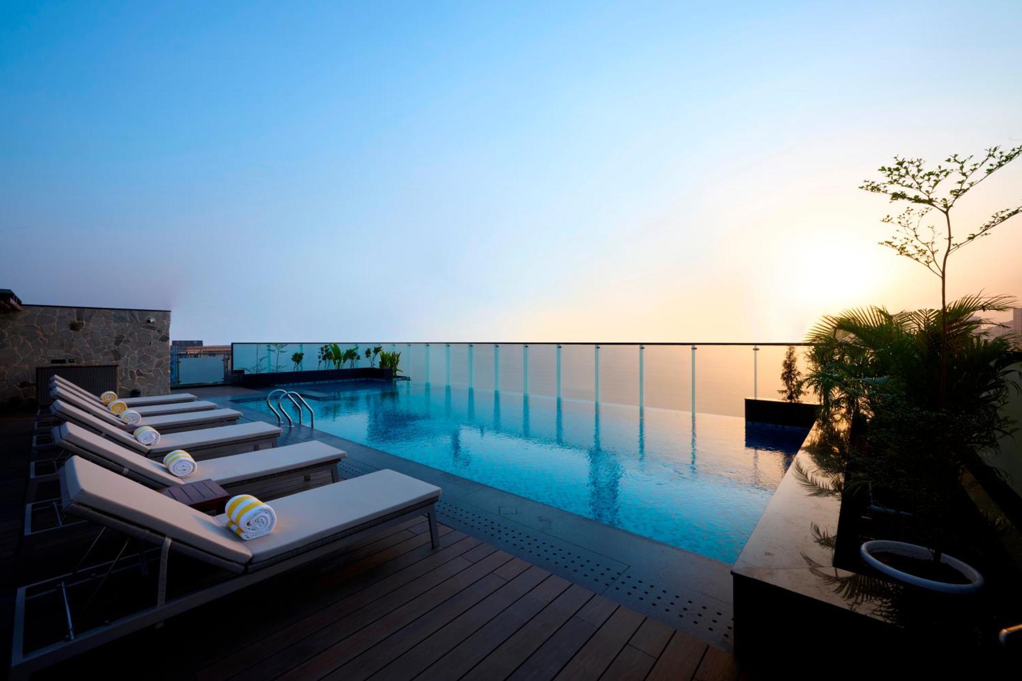 Iris Sarovar Portico Gurgaon Bagian luar foto