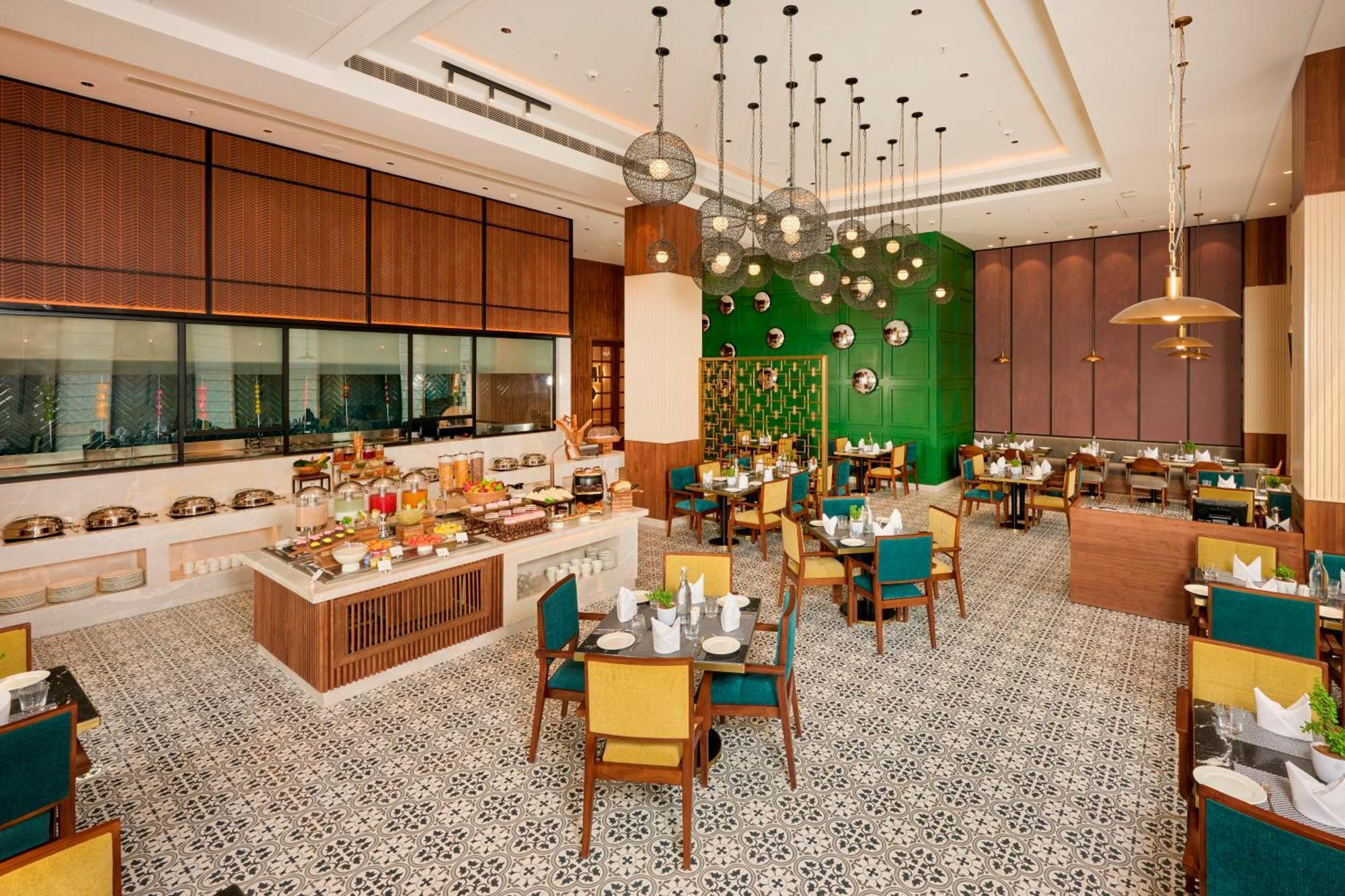 Iris Sarovar Portico Gurgaon Bagian luar foto