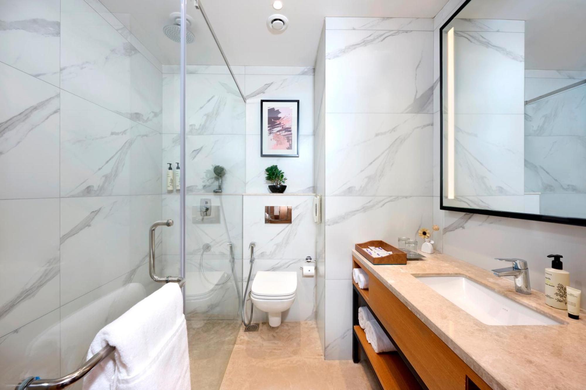 Iris Sarovar Portico Gurgaon Bagian luar foto