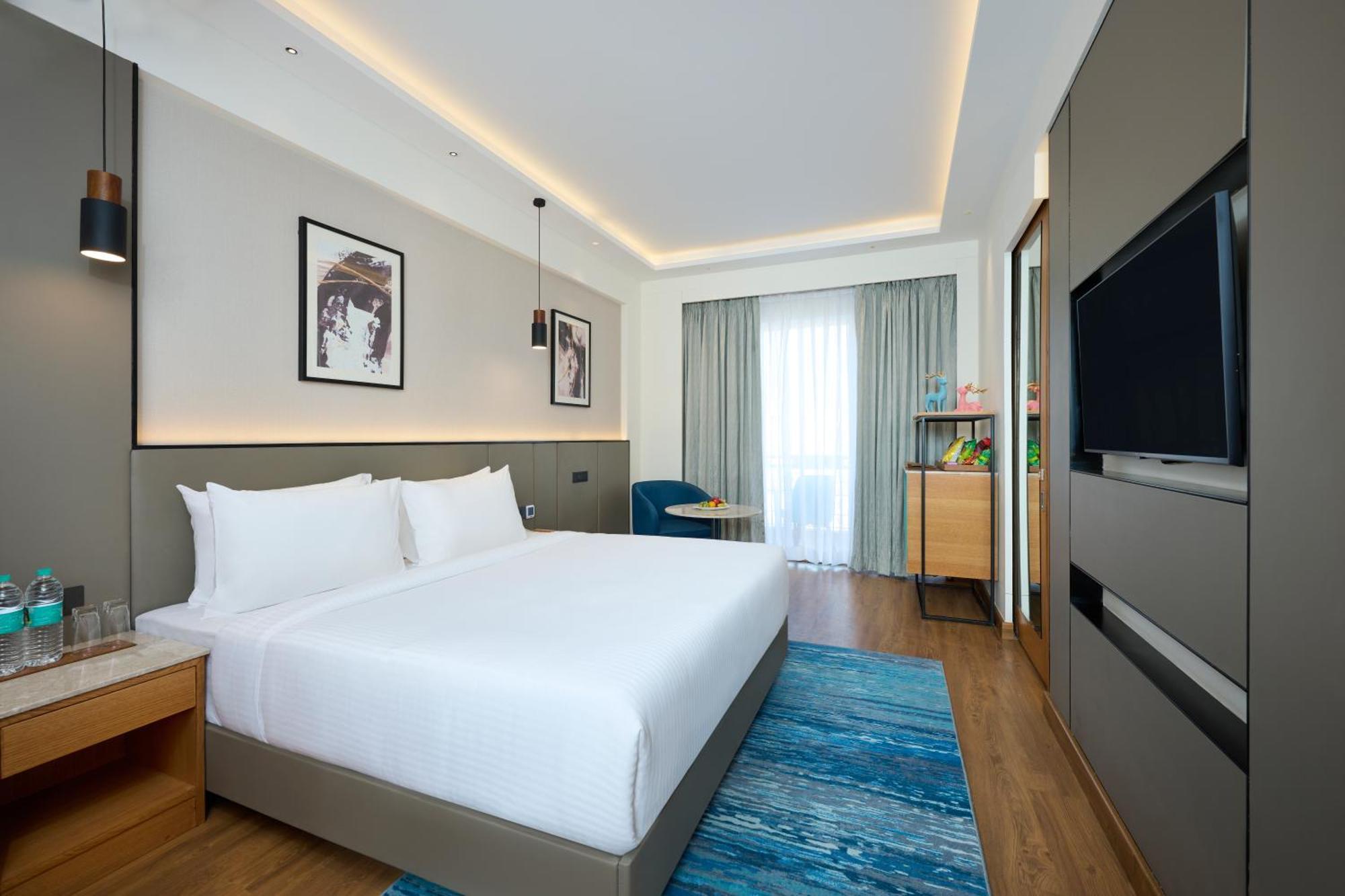 Iris Sarovar Portico Gurgaon Bagian luar foto