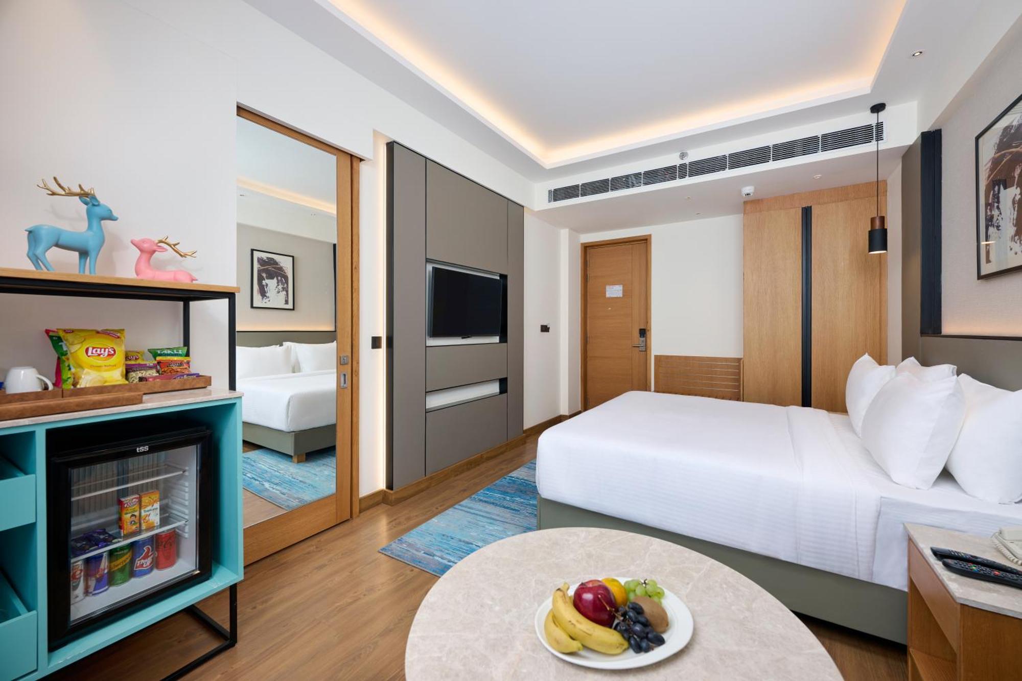 Iris Sarovar Portico Gurgaon Bagian luar foto